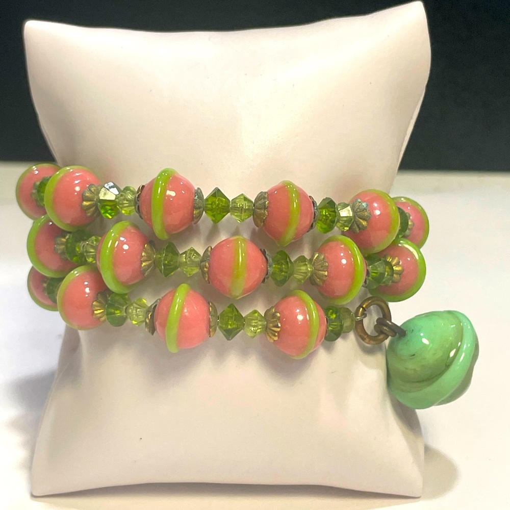 VNTG 1950’s GLASS BEADS ON WIRE BRACELET